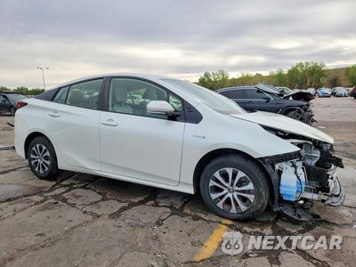 Czwarte zdjęcie samochodu z boku: 2019 TOYOTA PRIUS XLE AWD-E VIN:JTDL9RFU7K3012665 - miniatura