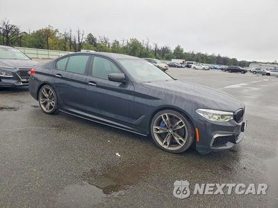 Czwarte zdjęcie samochodu z boku: 2018 BMW M550XI VIN:WBAJB9C58JB035348 - miniatura