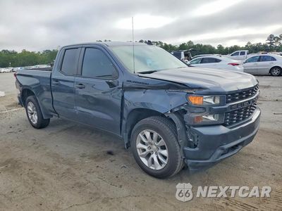Czwarte zdjęcie samochodu z boku: 2021 CHEVROLET SILVERADO C1500 CUSTOM VIN:1GCRWBEK6MZ333123 - miniatura