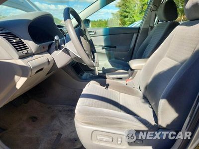Zdjęcie 7 z 12 samochodu: 2005 TOYOTA CAMRY LE VIN:4T1BE32K05U968704 - miniatura