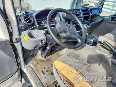 Zdjęcie 8 z 13 samochodu: 2015 HINO 195 - FLAT BED TRUCK VIN:JHHSDM2H2FK002575 - miniatura