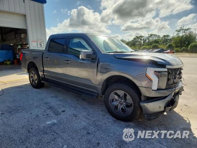 Czwarte zdjęcie samochodu z boku: 2022 FORD F150 LIGHTNING PRO VIN:1FTVW1EL1NWG16257 - miniatura