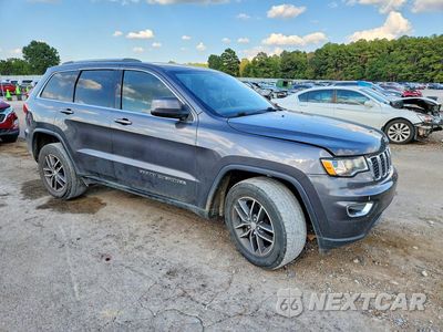Czwarte zdjęcie samochodu z boku: 2018 JEEP GRAND CHEROKEE LAREDO VIN:1C4RJEAG7JC430685 - miniatura
