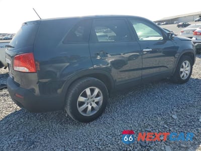 Trzecie zdjęcie samochodu z tyłu: 2013 KIA SORENTO LX VIN:5XYKT3A13DG359710 - miniatura
