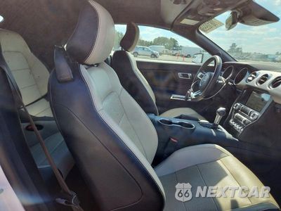 Zdjęcie 10 z 12 samochodu: 2019 FORD MUSTANG VIN:1FATP8UH4K5204674 - miniatura
