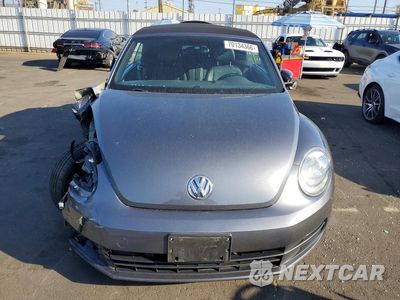 Piąte zdjęcie samochodu w środku: 2016 VOLKSWAGEN BEETLE S/SE VIN:3VW517AT0GM802590 - miniatura