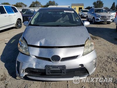 Piąte zdjęcie samochodu w środku: 2013 TOYOTA PRIUS THREE VIN:JTDKN3DU0D5670102 - miniatura