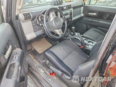 Zdjęcie 8 z 13 samochodu: 2011 TOYOTA FJ CRUISER BASE VIN:JTEBU4BF4BK107822 - miniatura