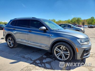 Czwarte zdjęcie samochodu z boku: 2018 VOLKSWAGEN TIGUAN SE VIN:3VV2B7AX3JM197687 - miniatura