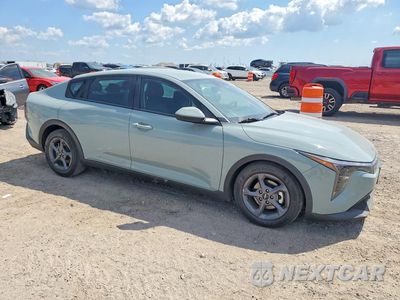 Czwarte zdjęcie samochodu z boku: 2025 KIA K4 LXS VIN:3KPFT4DE1SE098173 - miniatura