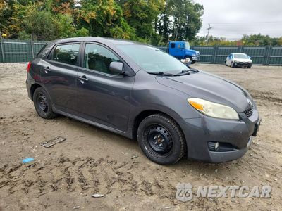 Czwarte zdjęcie samochodu z boku: 2010 TOYOTA COROLLA MATRIX S VIN:2T1LE4EE8AC018070 - miniatura