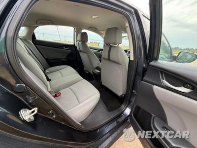Zdjęcie 6 z 10 samochodu: 2018 HONDA CIVIC LX VIN:2HGFC2E57JH513195 - miniatura