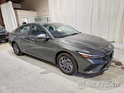 Czwarte zdjęcie samochodu z boku: 2025 HYUNDAI ELANTRA HYBRID BLUE VIN:KMHLM4DJ6SU159706 - miniatura