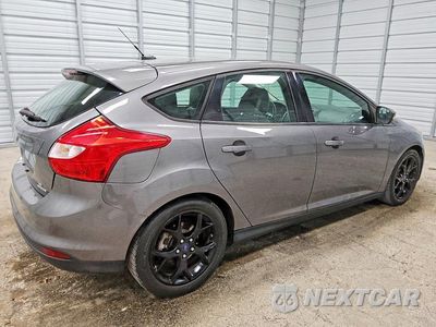 Trzecie zdjęcie samochodu z tyłu: 2014 FORD FOCUS SE VIN:1FADP3K22EL269626 - miniatura