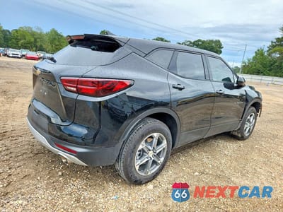 Trzecie zdjęcie samochodu z tyłu: 2026 CHEVROLET BLAZER 2LT VIN:3GNKBCR40TS148115 - miniatura