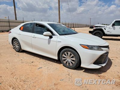 Czwarte zdjęcie samochodu z boku: 2020 TOYOTA CAMRY LE VIN:4T1C31AKXLU539955 - miniatura