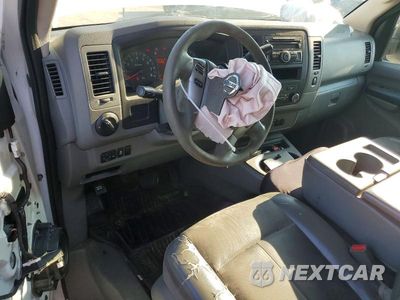 Zdjęcie 8 z 13 samochodu: 2016 NISSAN NV 2500 HD SV VIN:1N6BF0KY2GN804921 - miniatura