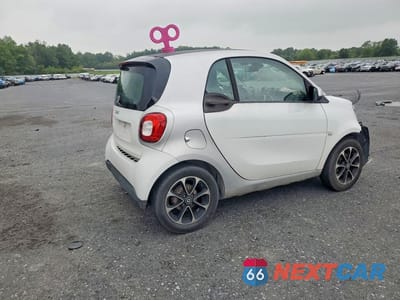 Trzecie zdjęcie samochodu z tyłu: 2016 SMART FORTWO VIN:WMEFJ5DA8GK051558 - miniatura