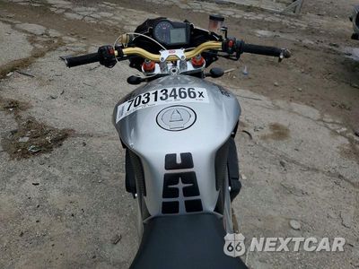 Zdjęcie 6 z 9 samochodu: 2009 APRILIA TUONO 1000 VIN:ZD4RRTT139S000986 - miniatura