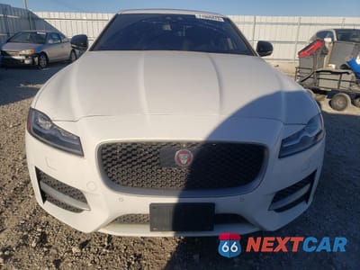Piąte zdjęcie samochodu w środku: 2016 JAGUAR XF R - SPORT VIN:SAJBL4BV2GCY06044 - miniatura