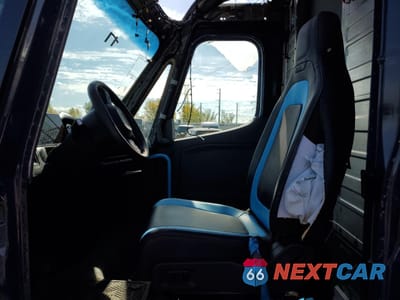 Piąte zdjęcie samochodu w środku: 2022 RIVIAN EDV 700 VIN:7FCEHDB79NN003130 - miniatura