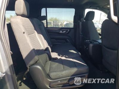 Zdjęcie 11 z 13 samochodu: 2022 CHEVROLET SUBURBAN C1500 LS VIN:1GNSCBKD3NR333475 - miniatura