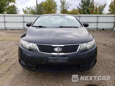 Piąte zdjęcie samochodu w środku: 2013 KIA FORTE LX VIN:KNAFT4A27D5718840 - miniatura