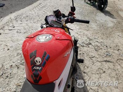 Piąte zdjęcie samochodu w środku: 2016 BMW S1000RR VIN:WB10D2106GZ354137 - miniatura