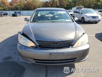 Piąte zdjęcie samochodu w środku: 2002 TOYOTA CAMRY LE VIN:4T1BE32K62U638500 - miniatura