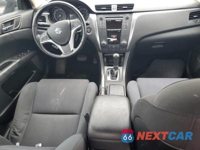 Zdjęcie 8 z 12 samochodu: 2012 SUZUKI KIZASHI VIN:JS2RF9A65C6100194 - miniatura