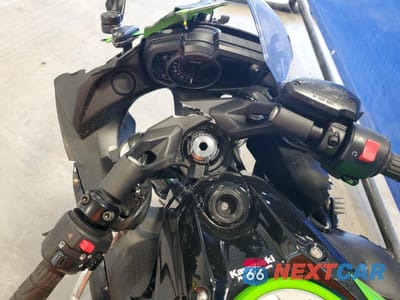 Zdjęcie 8 z 10 samochodu: 2019 KAWASAKI EX650 F VIN:JKAEXEK19KDA32376 - miniatura