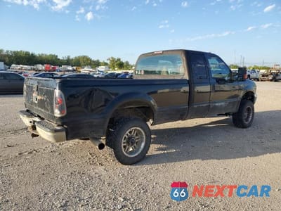 Trzecie zdjęcie samochodu z tyłu: 2000 FORD F350 SUPER DUTY SUPER DUTY VIN:1FTWX33F9YEB38688 - miniatura