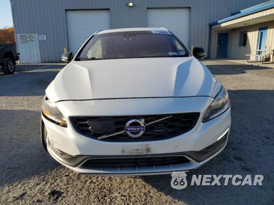 Piąte zdjęcie samochodu w środku: 2016 VOLVO V60 CROSS COUNTRY PREMIER VIN:YV4612HK0G1006181 - miniatura