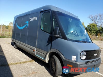 Czwarte zdjęcie samochodu z boku: 2023 RIVIAN EDV 700 VIN:7FCEHEB7XPN013982 - miniatura