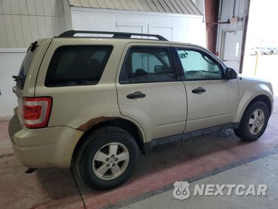 Trzecie zdjęcie samochodu z tyłu: 2019 FORD ESCAPE XLT VIN:1FMCU9D71CKC48260 - miniatura