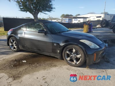 Czwarte zdjęcie samochodu z boku: 2008 NISSAN 350Z COUPE VIN:JN1BZ34D18M704065 - miniatura