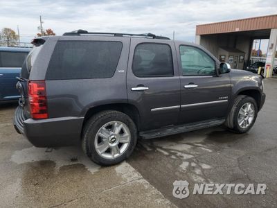 Trzecie zdjęcie samochodu z tyłu: 2010 CHEVROLET TAHOE K1500 LTZ VIN:1GNUKCE01AR150340 - miniatura