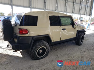 Trzecie zdjęcie samochodu z tyłu: 2010 TOYOTA FJ CRUISER VIN:JTEBU4BF3AK093281 - miniatura