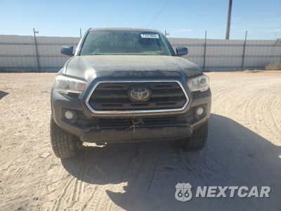 Piąte zdjęcie samochodu w środku: 2018 TOYOTA TACOMA DOUBLE CAB VIN:3TMCZ5AN3JM129391 - miniatura