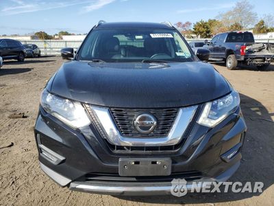 Piąte zdjęcie samochodu w środku: 2019 NISSAN ROGUE S VIN:5N1AT2MV0KC731862 - miniatura