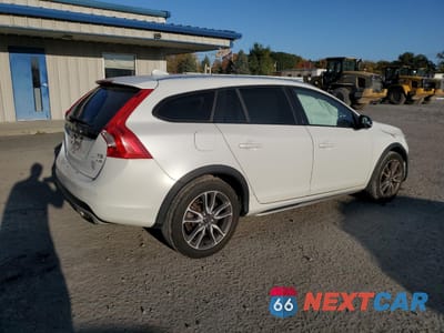 Trzecie zdjęcie samochodu z tyłu: 2016 VOLVO V60 CROSS COUNTRY PREMIER VIN:YV4612HK0G1006181 - miniatura