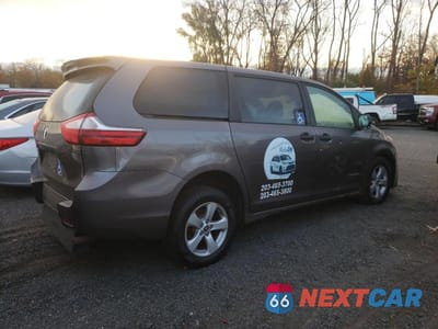 Trzecie zdjęcie samochodu z tyłu: 2020 TOYOTA SIENNA L 7-PASSENGER VIN:5TDZZ3DC4LS086059 - miniatura
