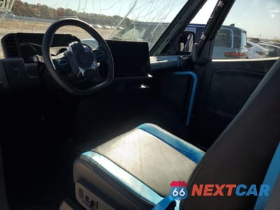 Zdjęcie 8 z 14 samochodu: 2023 RIVIAN EDV 700 VIN:7FCEHEB73PN007392 - miniatura