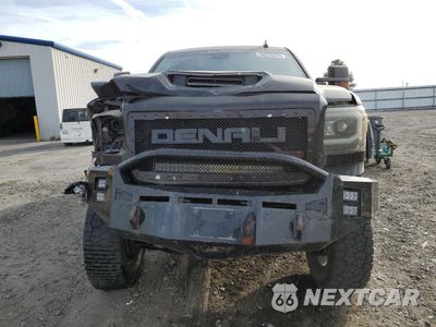 Piąte zdjęcie samochodu w środku: 2019 GMC SIERRA K2500 DENALI VIN:1GT12SEYXKF271673 - miniatura
