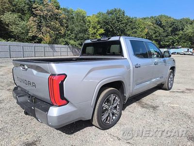Czwarte zdjęcie samochodu z boku: 2023 TOYOTA TUNDRA CREWMAX CAPSTONE VIN:5TFVC5DB8PX017717 - miniatura