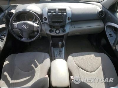 Zdjęcie 8 z 13 samochodu: 2006 TOYOTA RAV4 LIMITED VIN:JTMBD31V665044380 - miniatura
