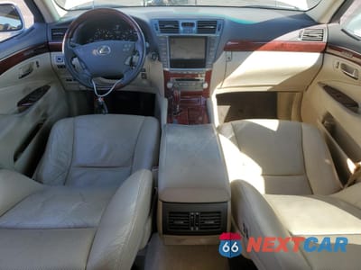 Zdjęcie 8 z 12 samochodu: 2011 LEXUS LS 460 VIN:JTHBL5EF3B5103900 - miniatura