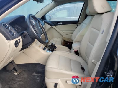 Zdjęcie 7 z 12 samochodu: 2011 VOLKSWAGEN TIGUAN S VIN:WVGBV7AX4BW514914 - miniatura
