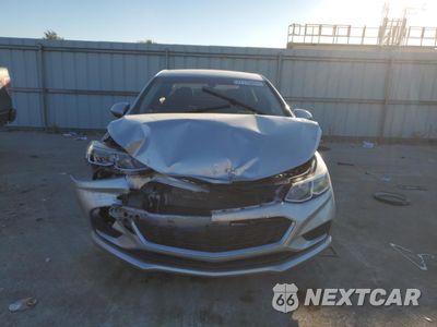 Piąte zdjęcie samochodu w środku: 2018 CHEVROLET CRUZE LS VIN:1G1BC5SM7J7188353 - miniatura