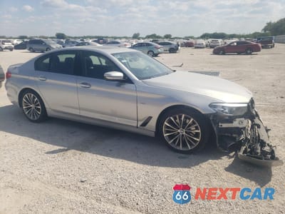 Czwarte zdjęcie samochodu z boku: 2019 BMW M550XI VIN:WBAJA1106JB485488 - miniatura